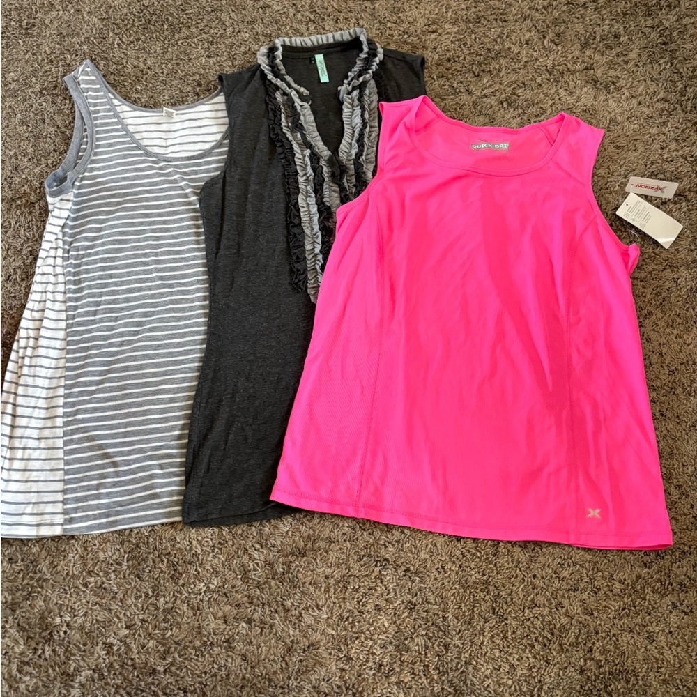 Women’s Bundle of 3 Tops NWOT Size Large